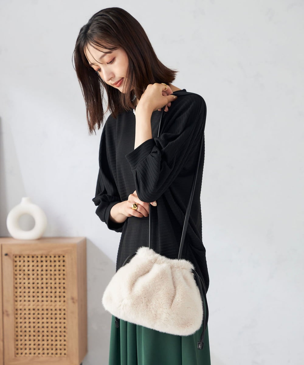 KS5AD14034 a.v.v(アー・ヴェ・ヴェ) ファー巾着ショルダーバッグ カーキ
