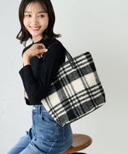 KS5AD16049 a.v.v(アー・ヴェ・ヴェ) ボアトート アイボリー