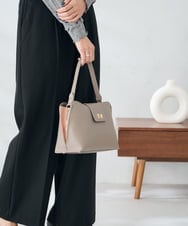 KS5AD20059 a.v.v(アー・ヴェ・ヴェ) バイカラービットバッグ アイボリー