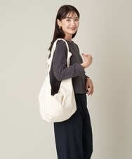KS5AV32034 a.v.v(アー・ヴェ・ヴェ) ノットハンドビックショルダー ベージュ