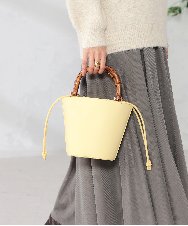 KS5ED02064 a.v.v(アー・ヴェ・ヴェ) バンブーハンドルミニバケツトート ライトイエロー