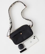 KS5GD01046 a.v.v(アー・ヴェ・ヴェ) メニ—ポケットショルダーバッグ ブラック