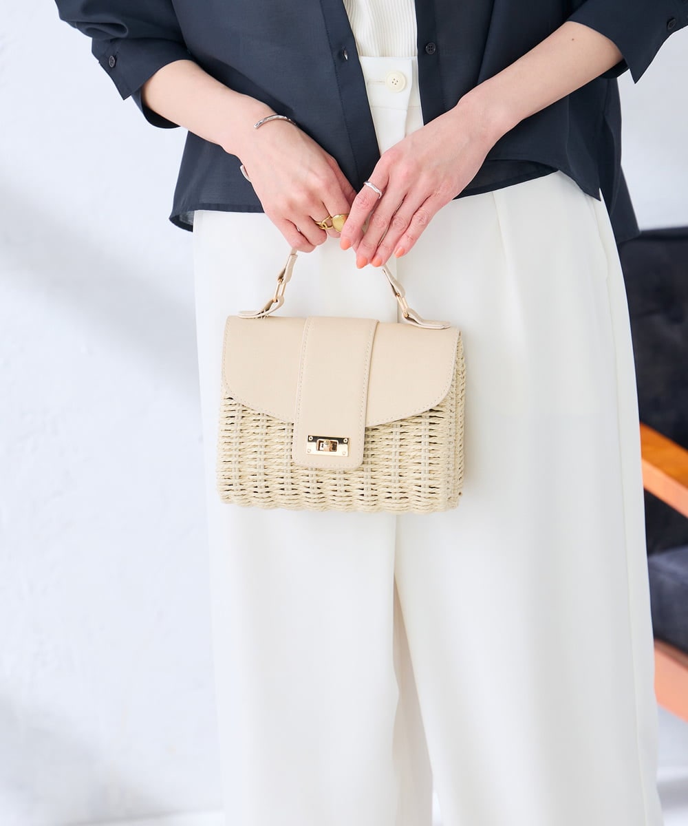 KS5GD09069 a.v.v(アー・ヴェ・ヴェ) フラップカゴショルダーバッグ アイボリー