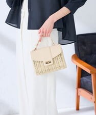 KS5GD09069 a.v.v(アー・ヴェ・ヴェ) フラップカゴショルダーバッグ ブラック