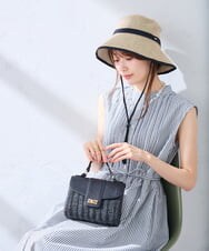 KS5GD09069 a.v.v(アー・ヴェ・ヴェ) フラップカゴショルダーバッグ ブラック