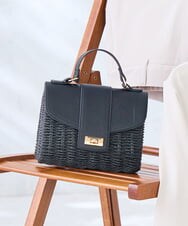 KS5GD09069 a.v.v(アー・ヴェ・ヴェ) フラップカゴショルダーバッグ ブラック