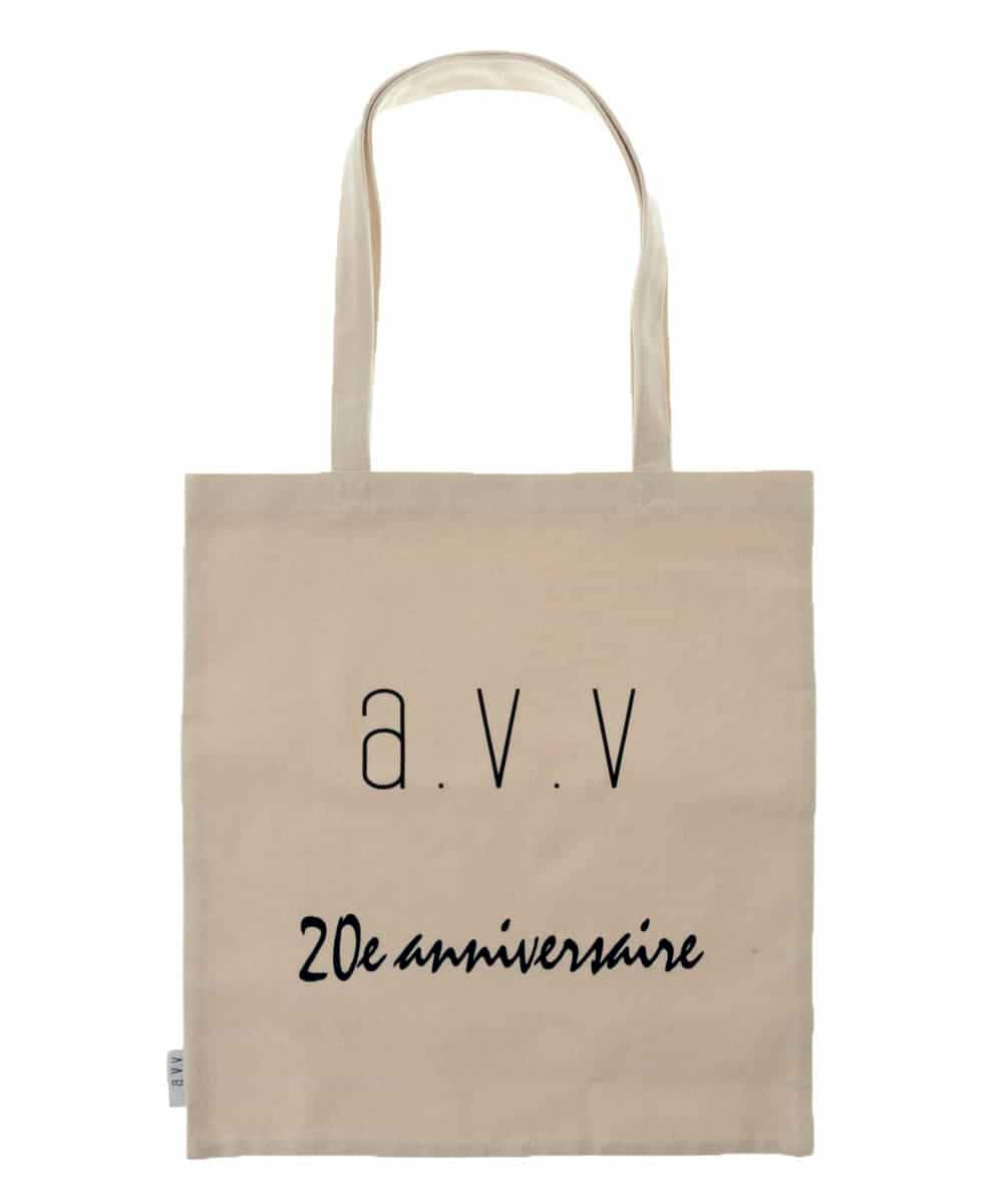 KS5GG20019 a.v.v(アー・ヴェ・ヴェ) avv20THトートバッグ ホワイト