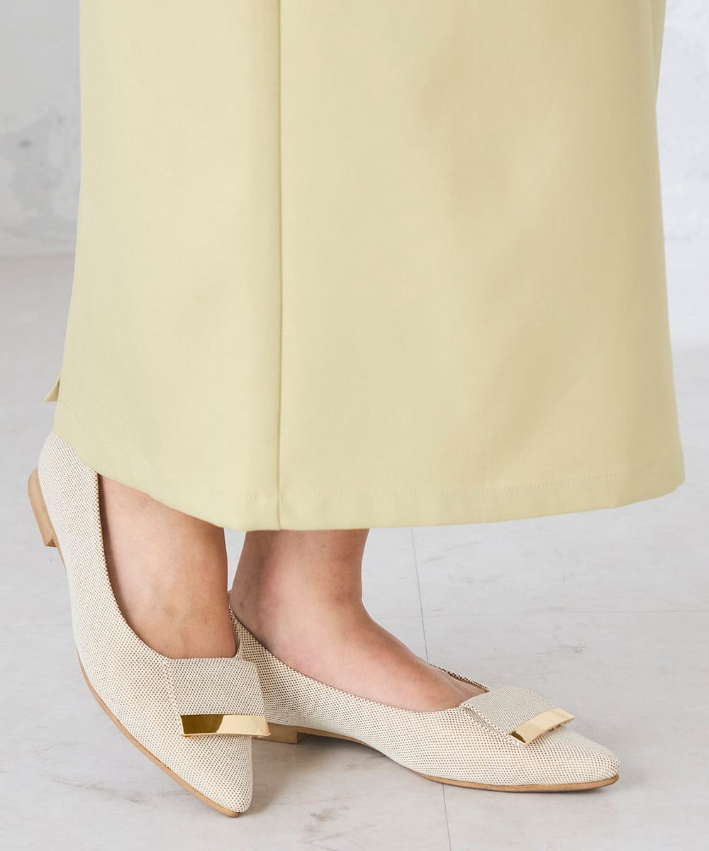 KS6GD02059 a.v.v(アー・ヴェ・ヴェ) バックル付きローカットパンプス アイボリー