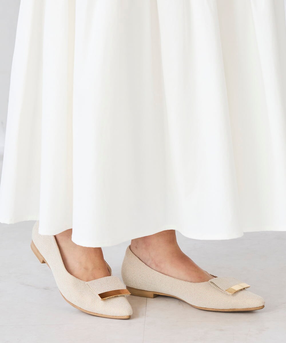 KS6GD02059 a.v.v(アー・ヴェ・ヴェ) バックル付きローカットパンプス アイボリー