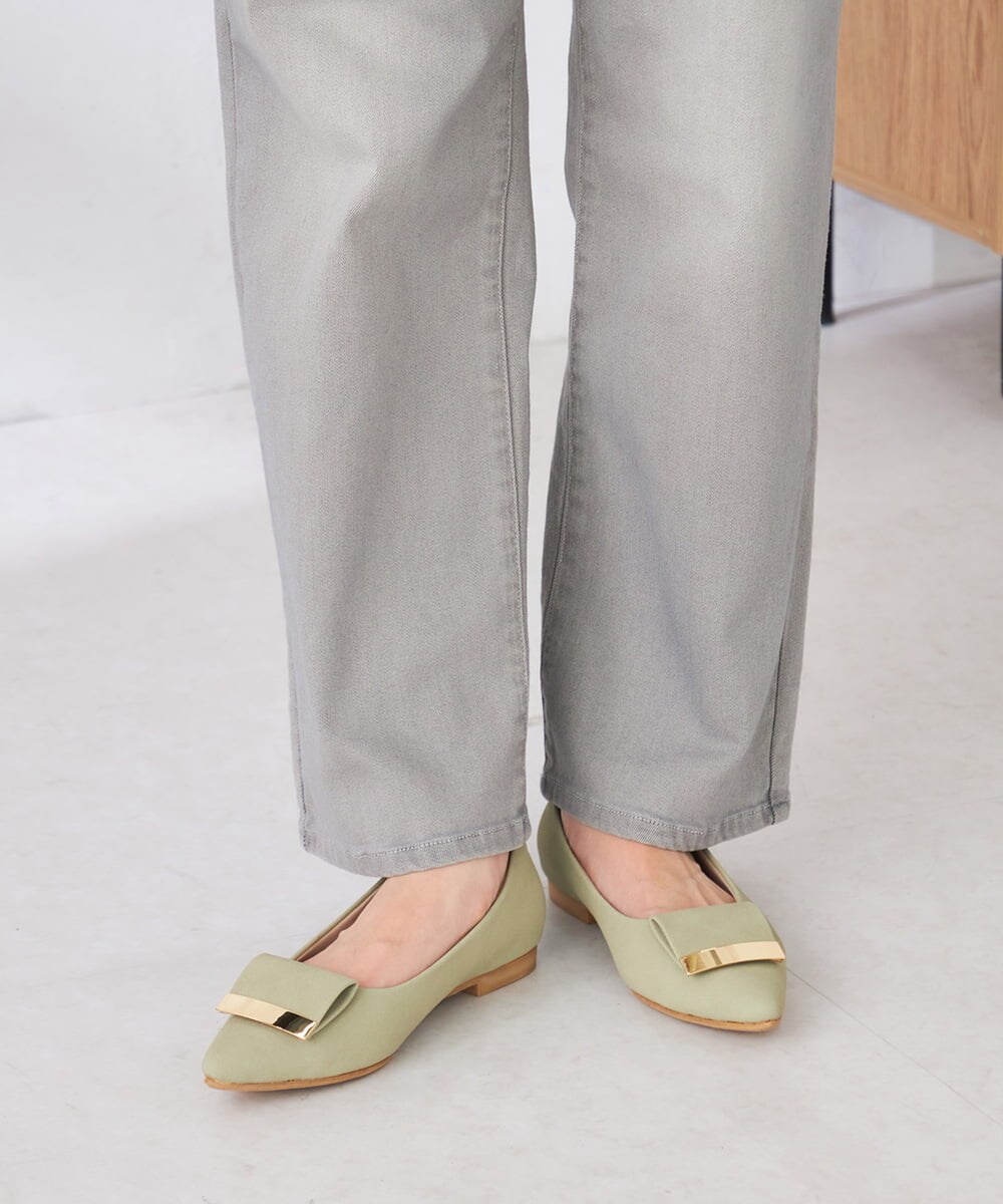 KS6GD02059 a.v.v(アー・ヴェ・ヴェ) バックル付きローカットパンプス アイボリー