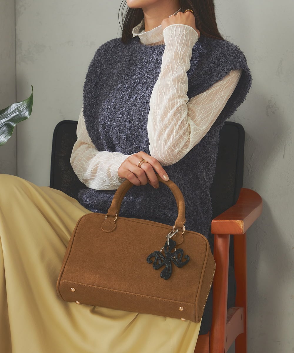 KSYAD01019 a.v.v(アー・ヴェ・ヴェ) ロゴチャーム ブラック