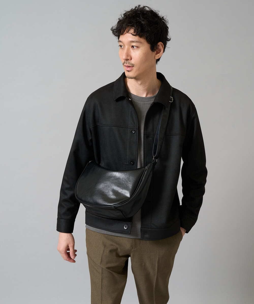 KT5AD51054 a.v.v MEN(アー・ヴェ・ヴェ) フェイクレザーハーフムーンショルダーバッグ ベージュ
