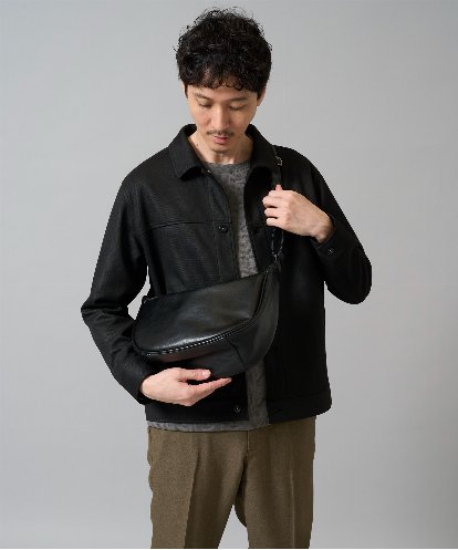 KT5AD51054 a.v.v MEN フェイクレザーハーフムーンショルダーバッグ