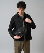KT5AD51054 a.v.v MEN(アー・ヴェ・ヴェ) フェイクレザーハーフムーンショルダーバッグ ブラック