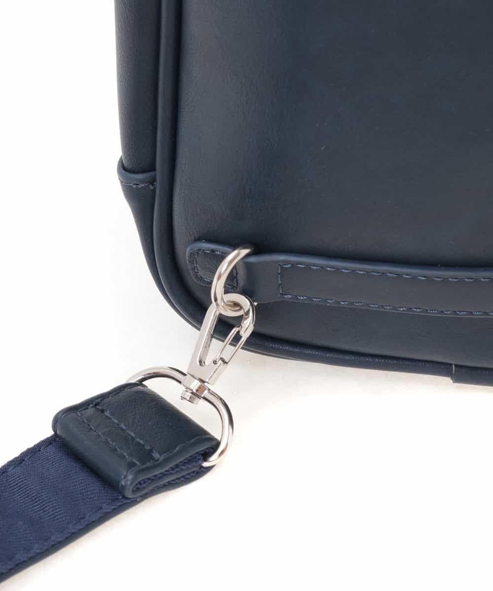 KT5AJ13049 a.v.v MEN(アー・ヴェ・ヴェ) BODY BAG ネイビー