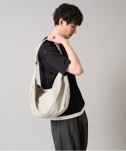 KT5GA77044 a.v.v MEN 【ユニセックス】ショルダーバッグ