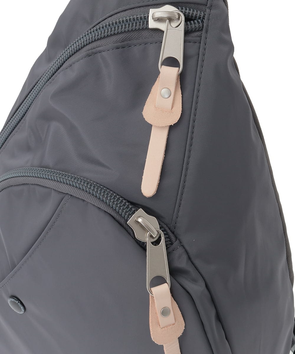 KT5GD25049 a.v.v MEN(アー・ヴェ・ヴェ) 【大容量】ワンショルダーバッグ ブラック