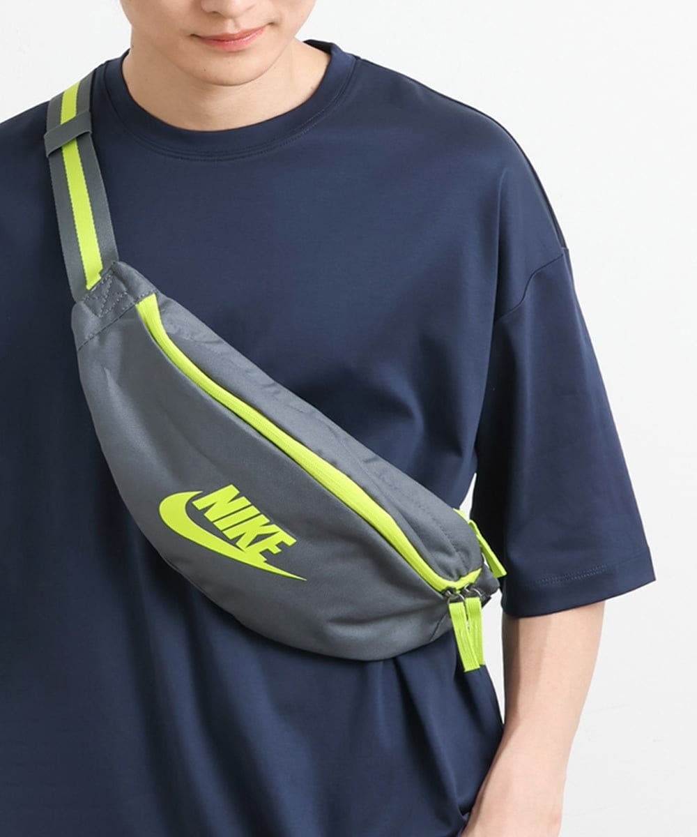 KT5GM83029 NIKE NIKEヘリテージヒップパック グレー