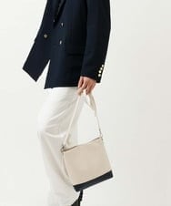 KT5GS74029 a.v.v MEN(アー・ヴェ・ヴェ) ショルダーバッグ【ドコデモBAGシリーズ】 アイボリー