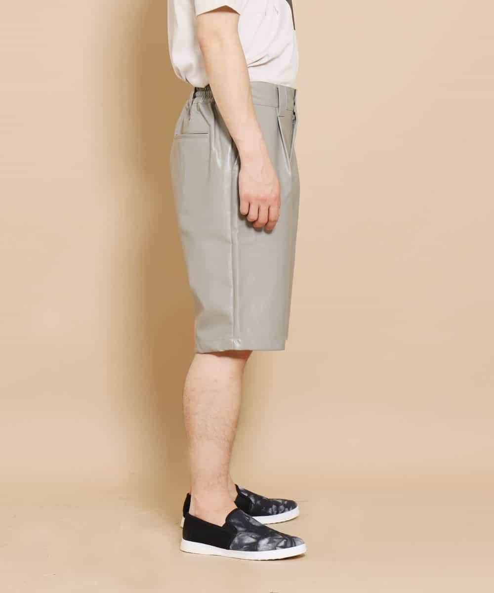 MKGGO40080 MK MICHEL KLEIN HOMME(MKミッシェルクランオム) エコレザーストレッチショートパンツ ライトグレー