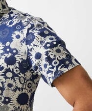 MNKGV51230 MICHEL KLEIN HOMME(ミッシェルクラン オム) 《日本製》フラワー柄半袖ポロシャツ ブルー