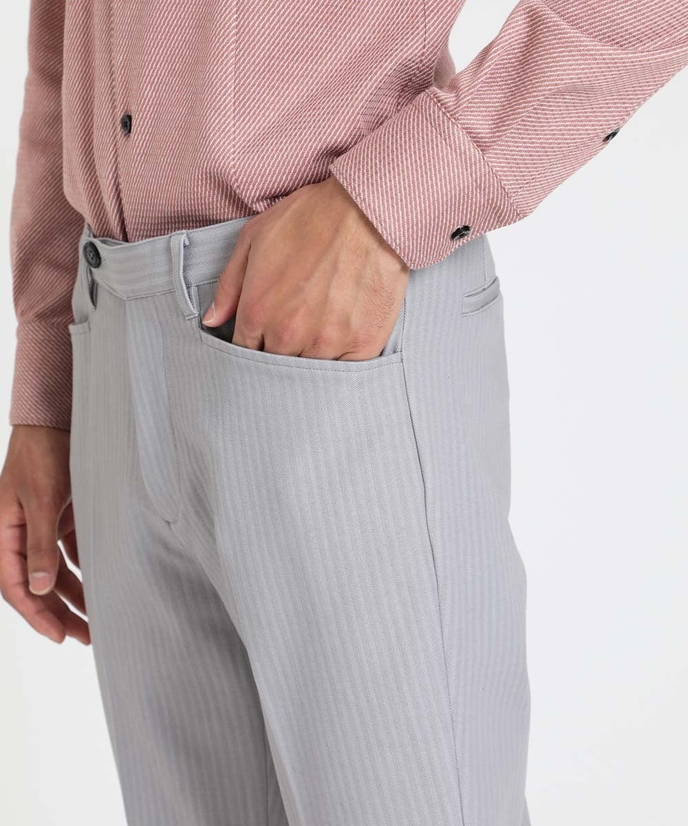 MNLTV61190 MICHEL KLEIN HOMME(ミッシェルクラン オム) ヘリンボンプレビアシャンブレースラックスパンツ 撥水 ライトグレー
