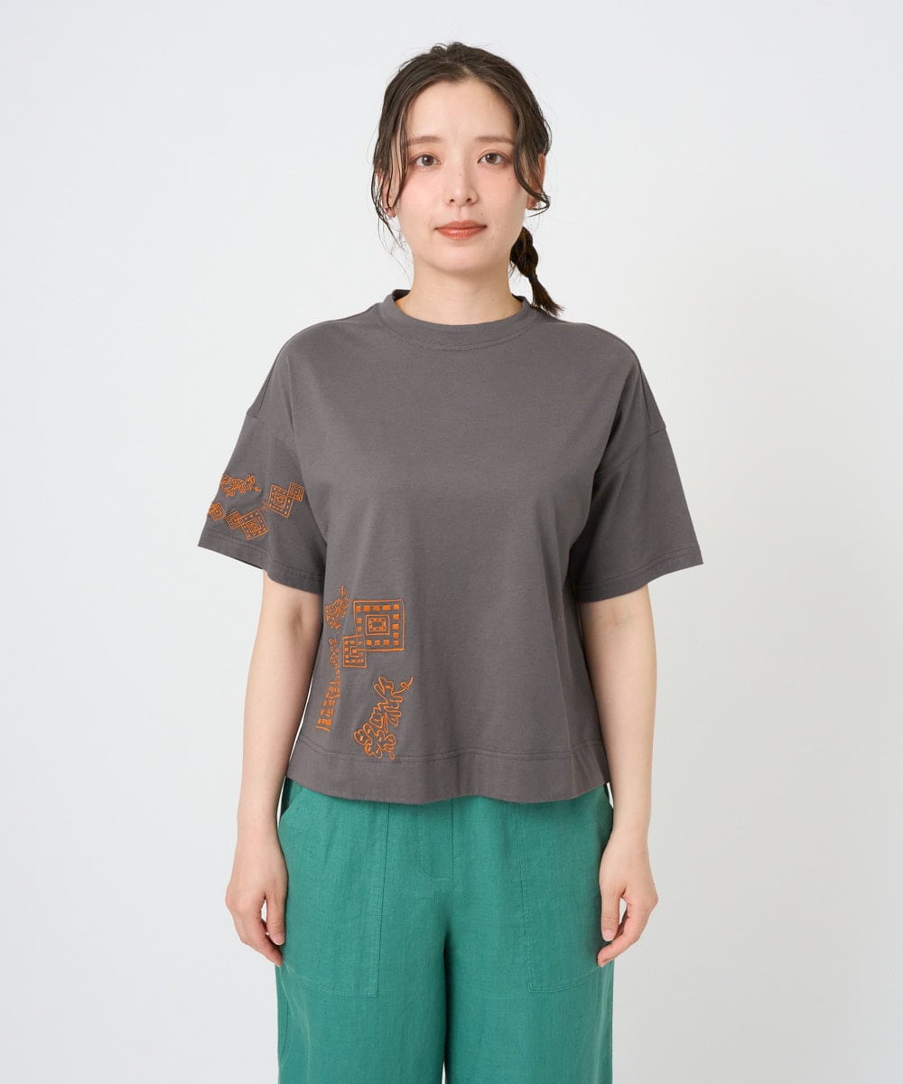 NGKHE61170 GIANNI LO GIUDICE(ジャンニ ロ ジュディチェ) 【洗える】コットン天竺刺繍カットソー ブラウン