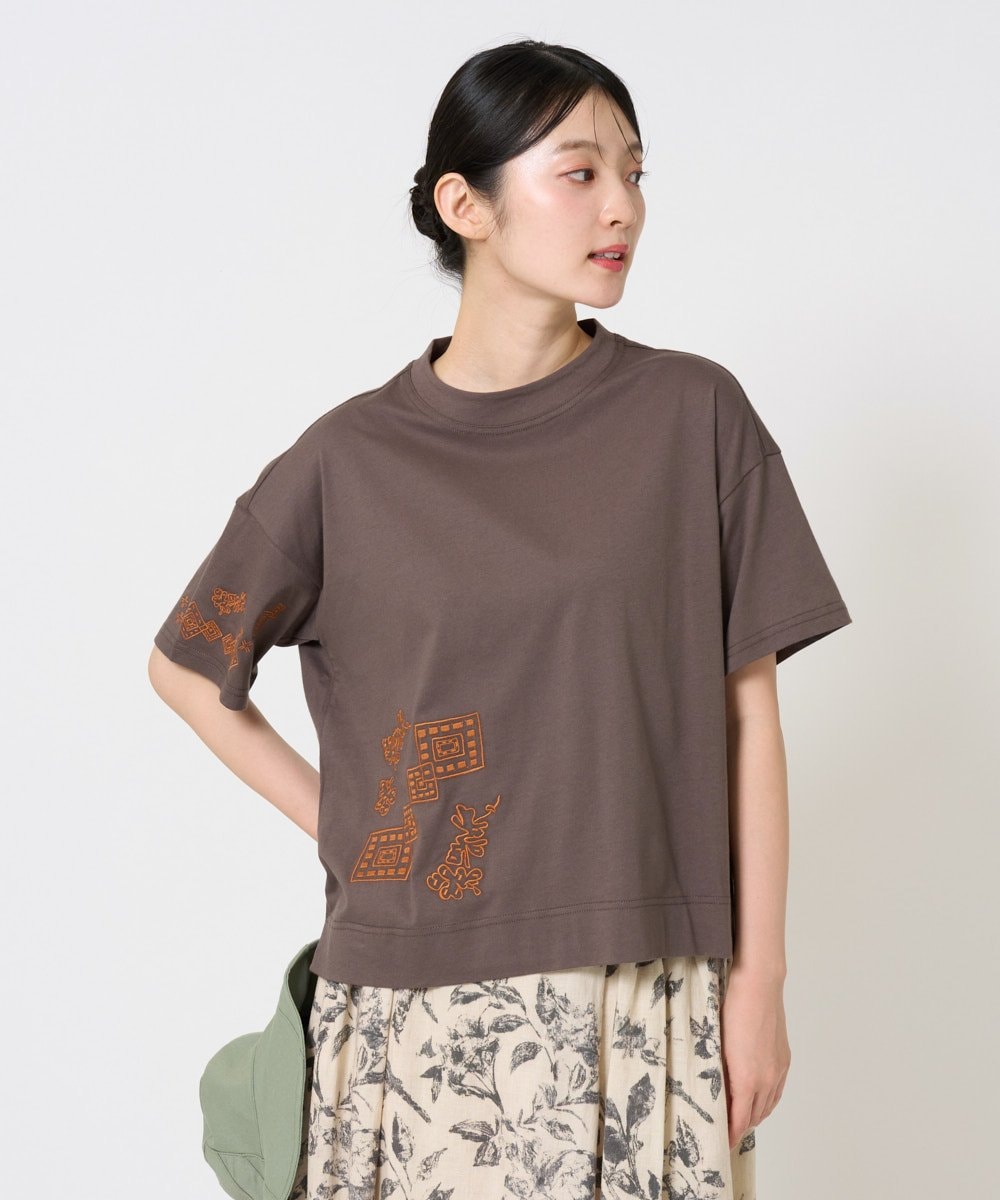 NGKHE61170 GIANNI LO GIUDICE(ジャンニ ロ ジュディチェ) 【洗える】コットン天竺刺繍カットソー ブラウン