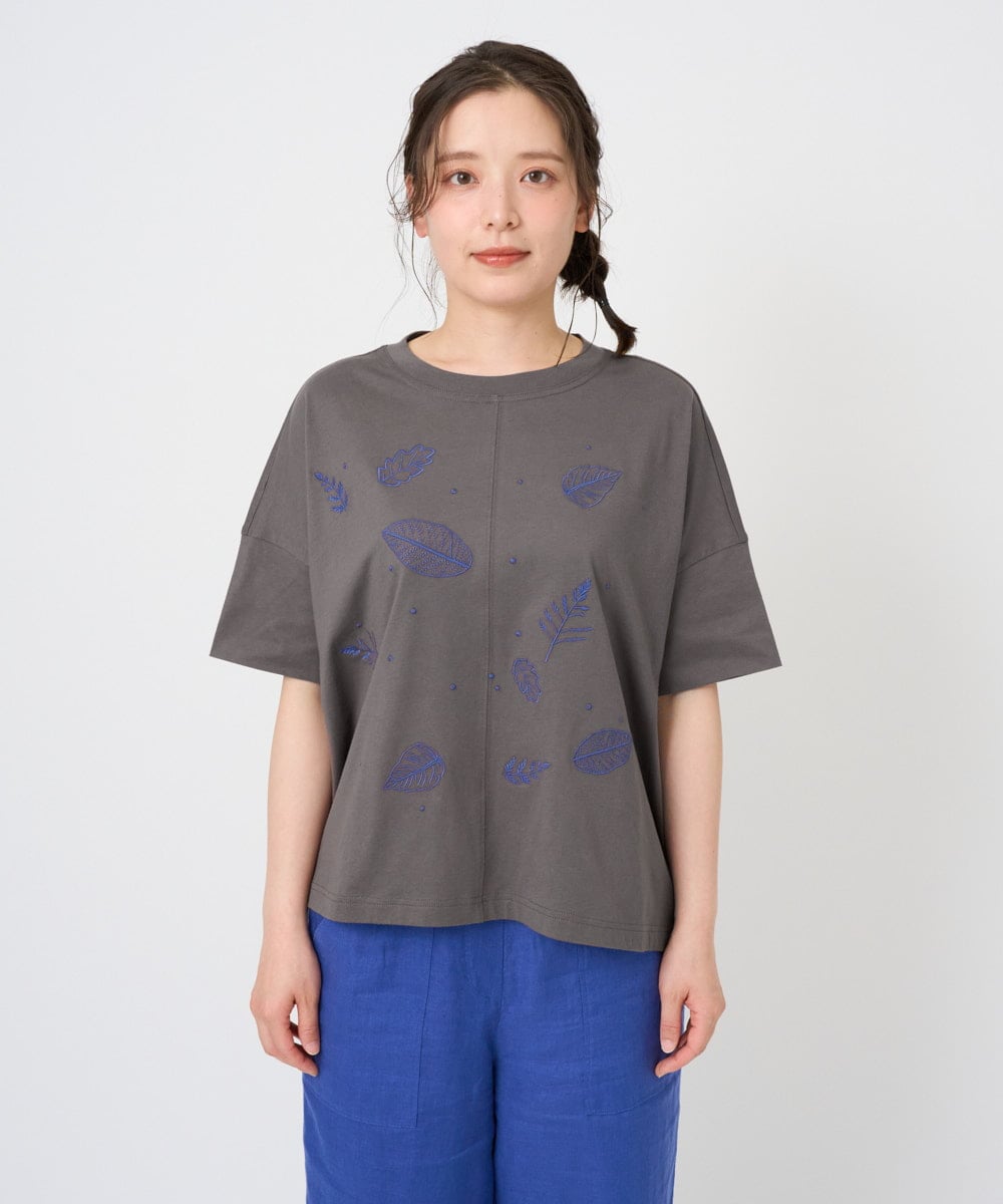 NGKHE62180 GIANNI LO GIUDICE(ジャンニ ロ ジュディチェ) 【洗える】コットン天竺リーフ刺繍カットソー ブラウン