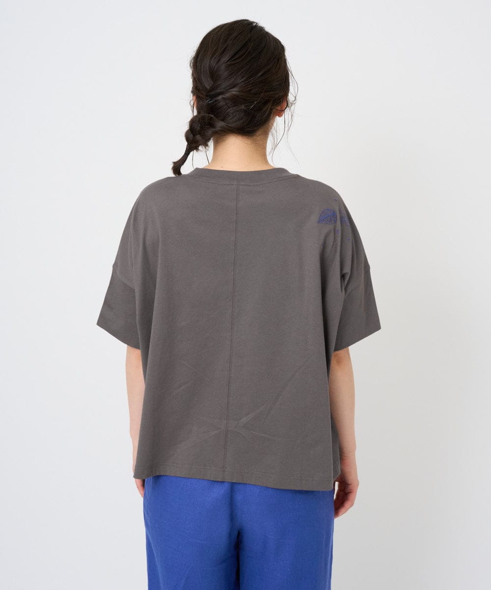 NGKHE62180 GIANNI LO GIUDICE(ジャンニ ロ ジュディチェ) 【洗える】コットン天竺リーフ刺繍カットソー ブラウン