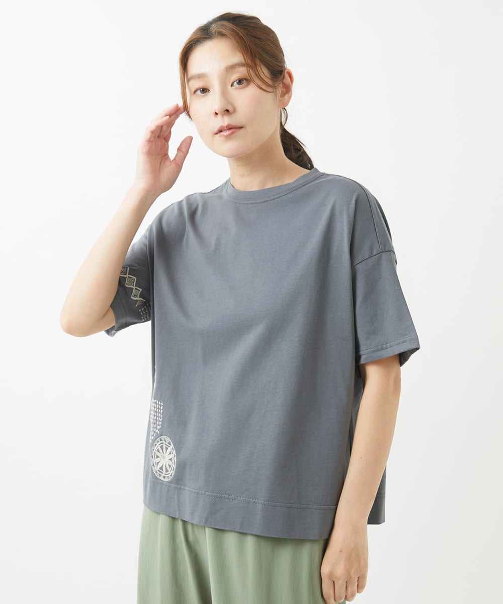 NGKHW01170 GIANNI LO GIUDICE(ジャンニ ロ ジュディチェ) [洗える]コットン天竺刺繍カットソー ダークグレー