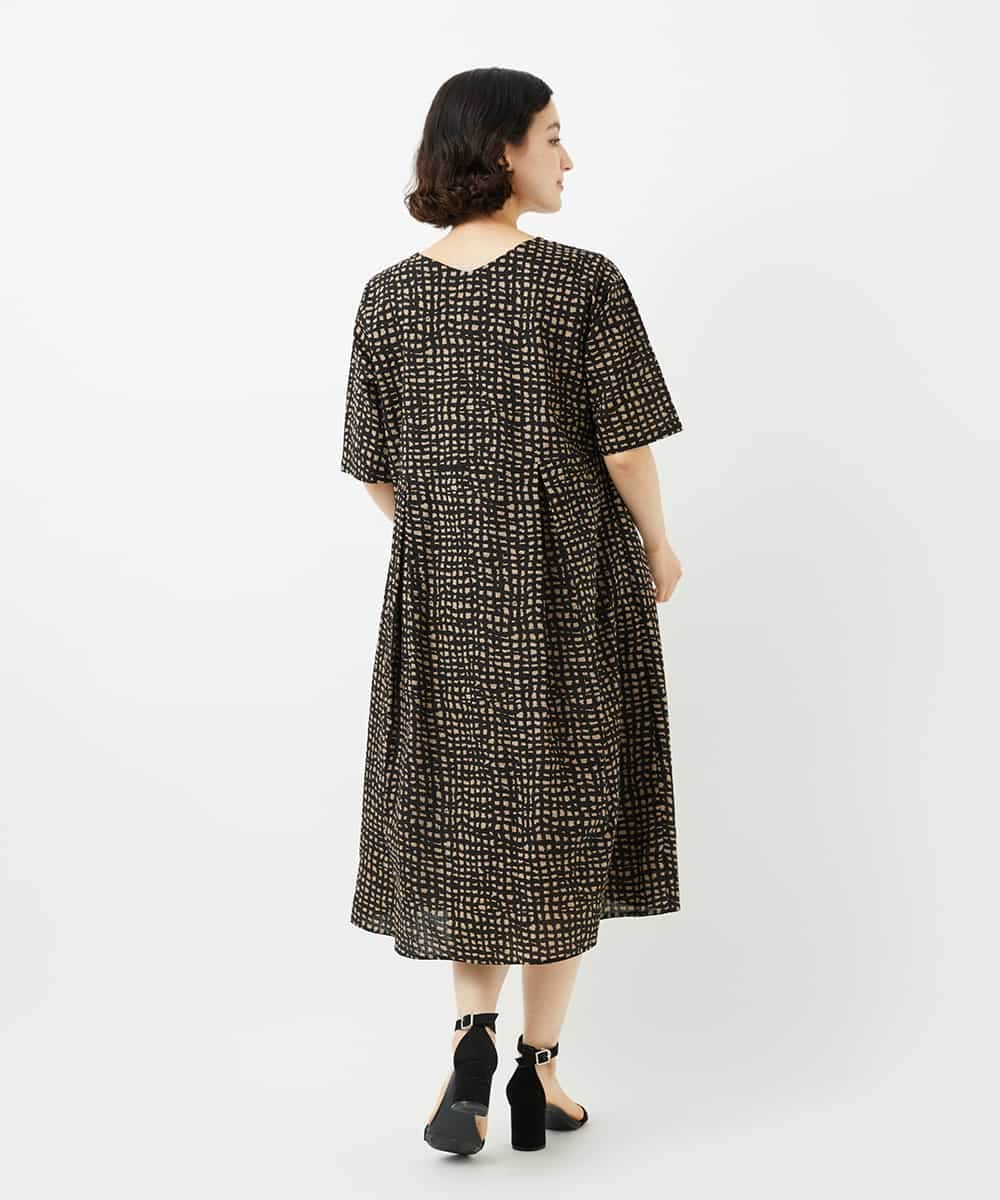 NHEJB11390 GIANNI LO GIUDICE(小さいサイズ)(メゾン ドゥ サンク) [日本製]ミラクルウェーブブロックプリントワンピース ネイビー系