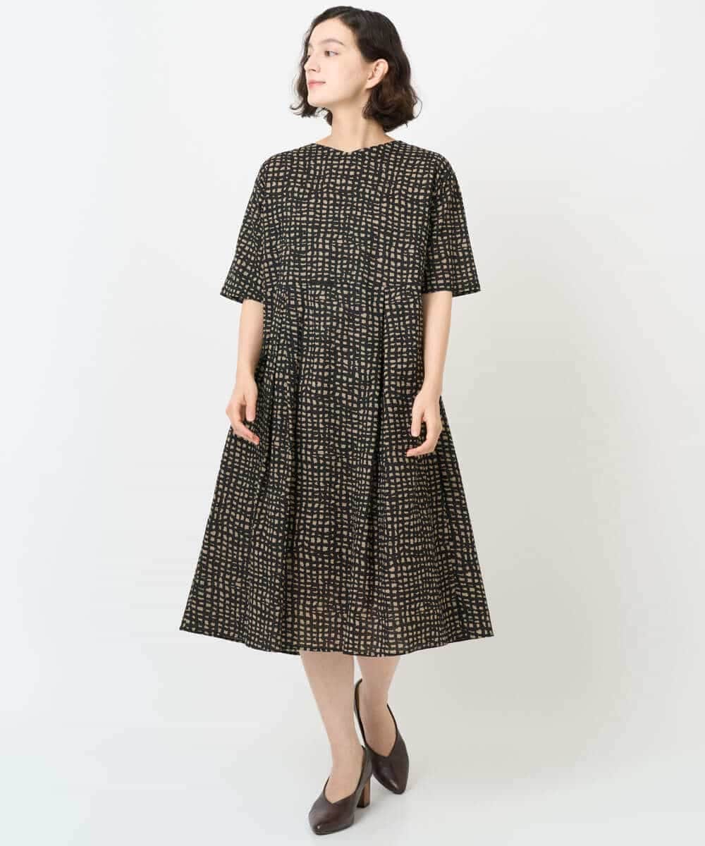 NHEJB11390 GIANNI LO GIUDICE(小さいサイズ)(メゾン ドゥ サンク) [日本製]ミラクルウェーブブロックプリントワンピース ネイビー系