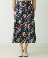 NHHGU81290 GIANNI LO GIUDICE(小さいサイズ)(メゾン ドゥ サンク) LIBERTYプリントタックギャザースカート（BARBARA COVINGTON） ネイビー系