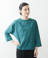 NHKGQ33240 GIANNI LO GIUDICE(小さいサイズ)(メゾン ドゥ サンク) テープ刺繍幾何柄デザイントップス ブルーグリーン