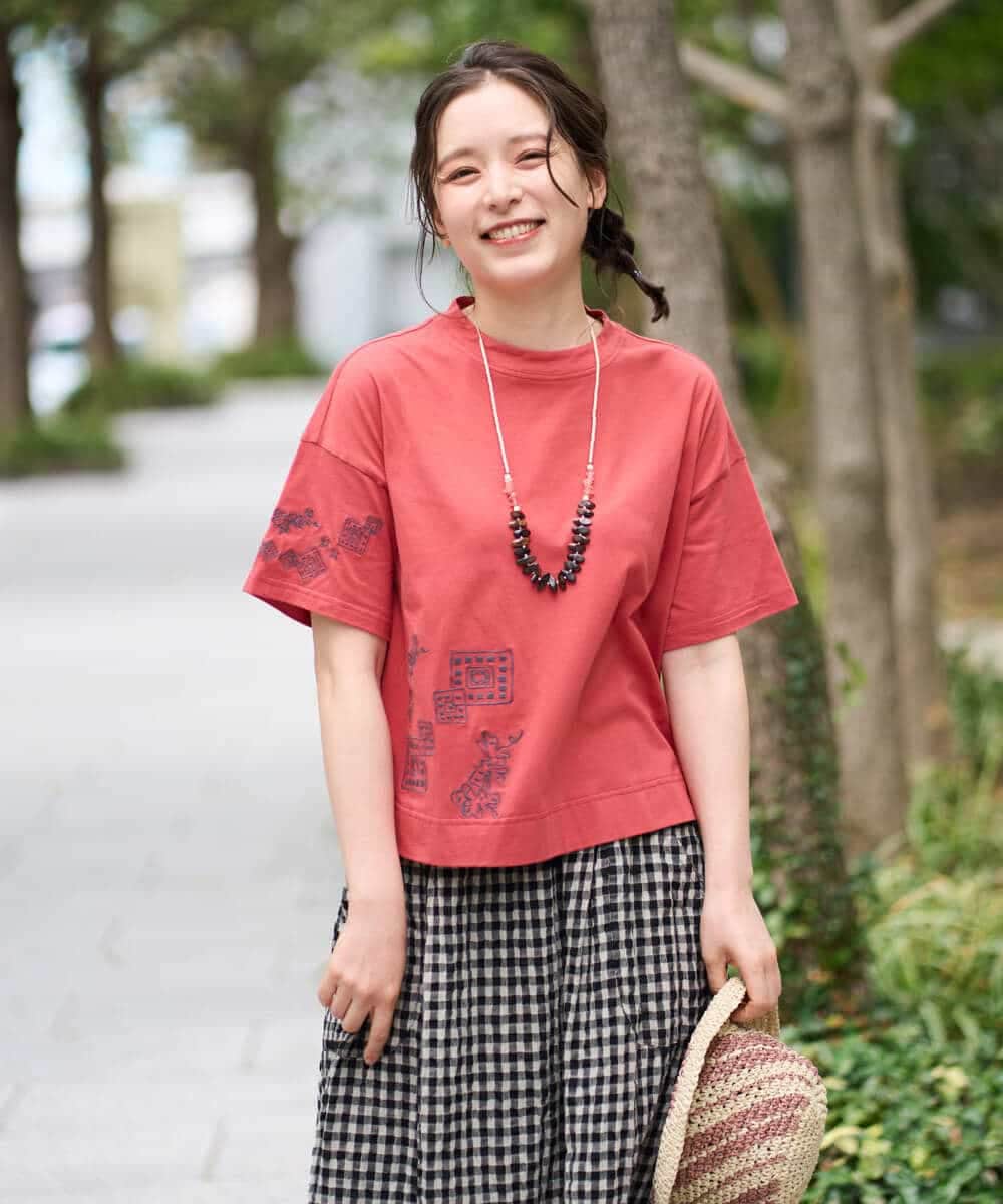 NHKHE61170 GIANNI LO GIUDICE(小さいサイズ)(メゾン ドゥ サンク) コットン天竺刺繍カットソー レッド