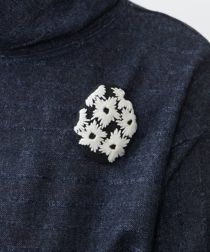 NK2AW06080 GIANNI LO GIUDICE [日本製]ハナニラブローチ