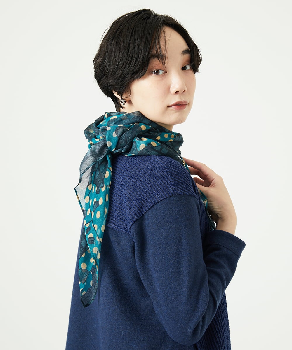 NK3AE11150 GIANNI LO GIUDICE(ジャンニ ロ ジュディチェ) [洗える]モダールカシミヤイタリアプリントストール ブルー