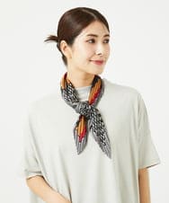NK3JB02080 GIANNI LO GIUDICE(ジャンニ ロ ジュディチェ) ストライプ幾何プリーツプチスカーフ ライトグレー