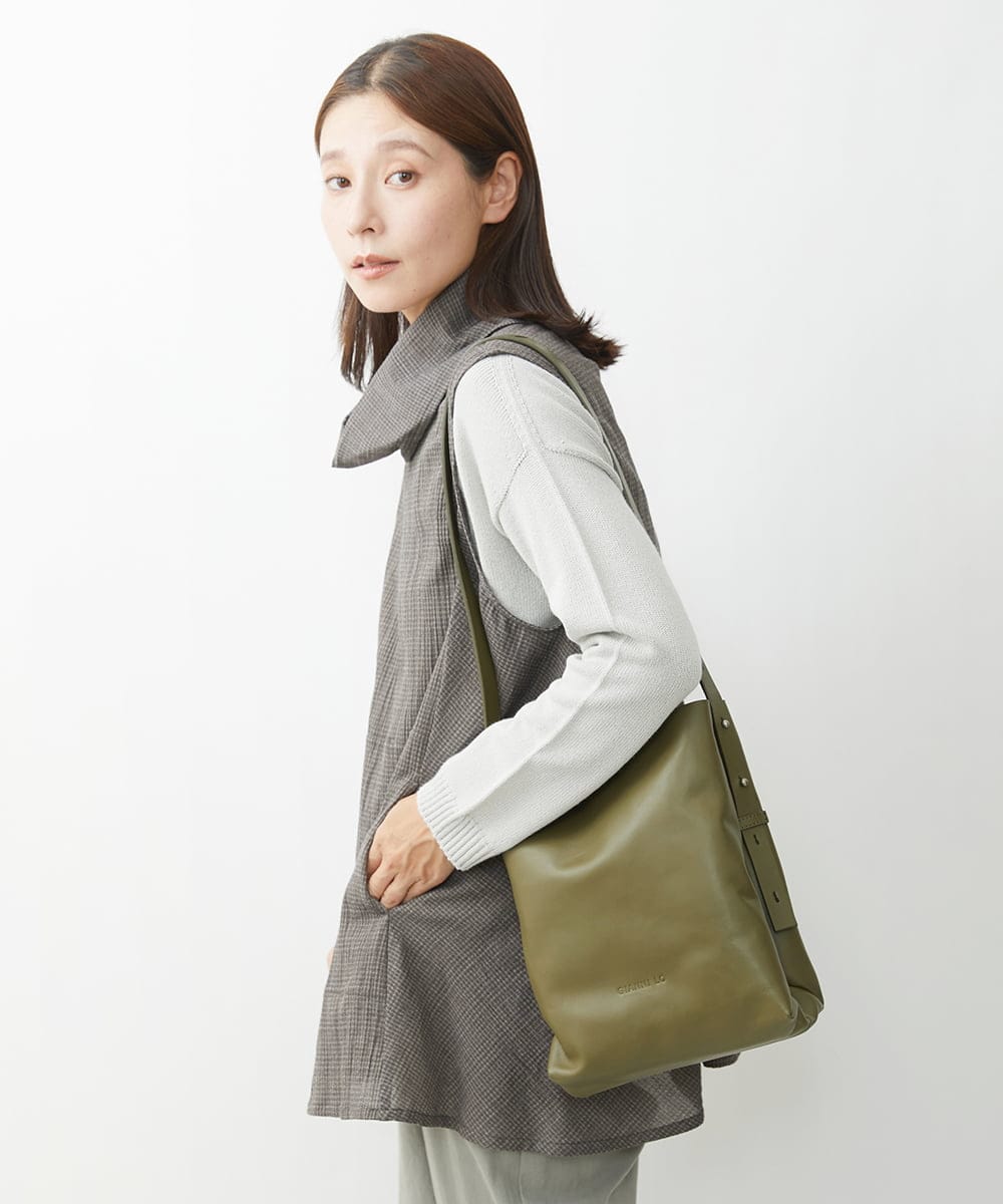 NK5AV01190 GIANNI LO GIUDICE(ジャンニ ロ ジュディチェ) カウバケットバッグ カーキ