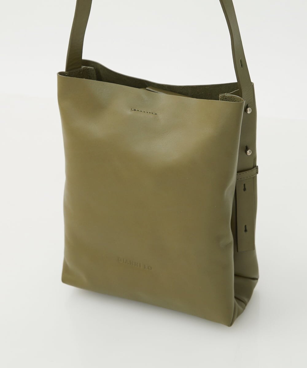 NK5AV01190 GIANNI LO GIUDICE(ジャンニ ロ ジュディチェ) カウバケットバッグ カーキ