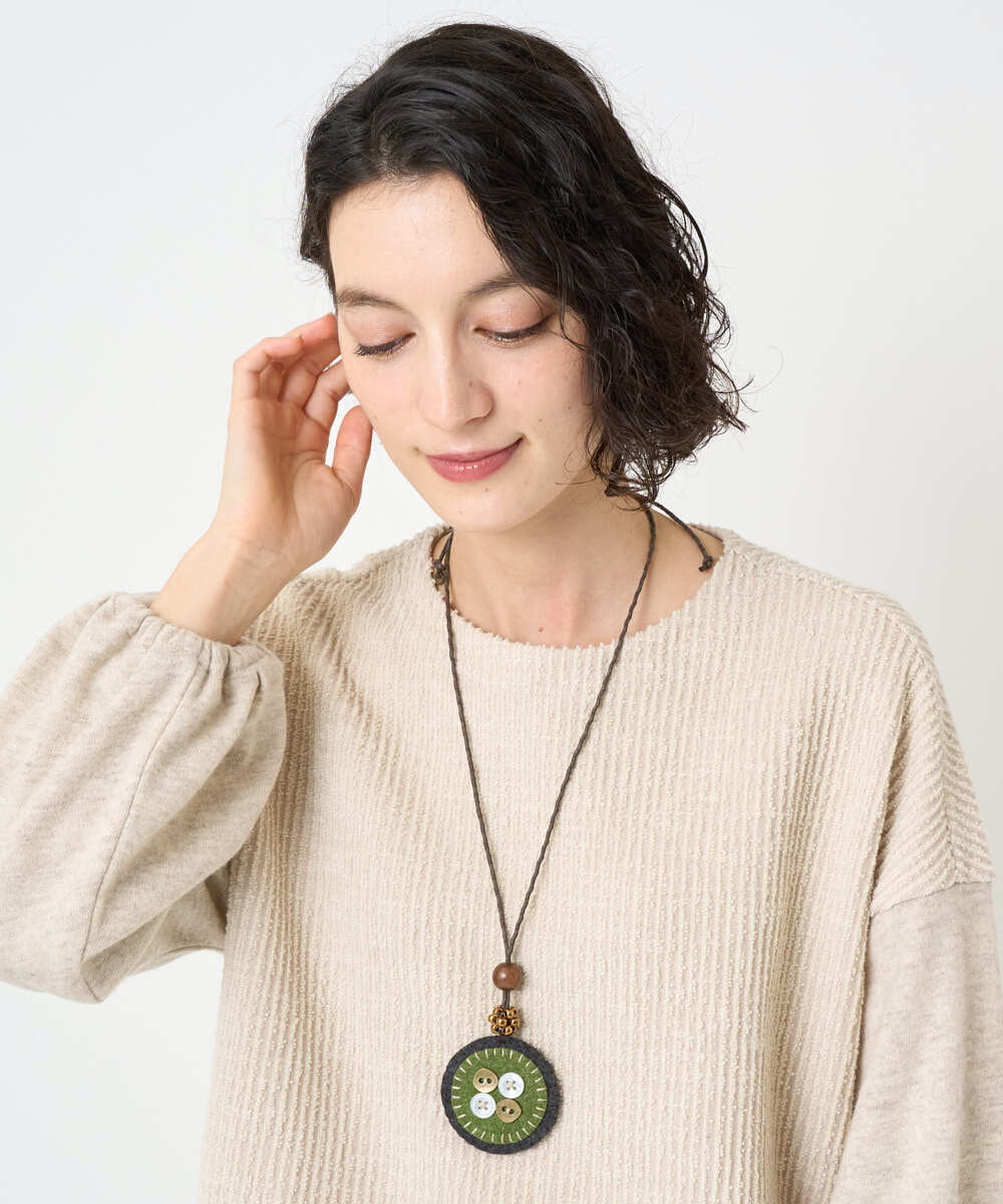 NR2AE13090 GIANNI LO GIUDICE(小さいサイズ)(メゾン ドゥ サンク) [日本製]フェルトトップネックレス グリーン