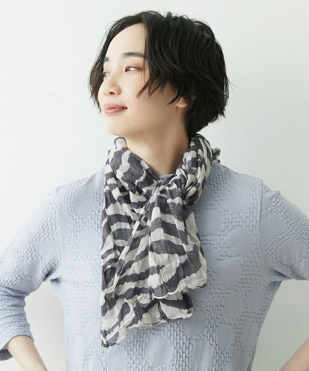 NR3ET06110 GIANNI LO GIUDICE(小さいサイズ)(メゾン ドゥ サンク) ゼブラ柄ワッシャー加工ストール チャコールグレー×オフホワイト
