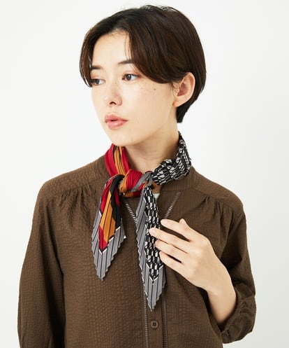 NR3JB02080 GIANNI LO GIUDICE(小さいサイズ) ストライプ幾何プリーツプチスカーフ