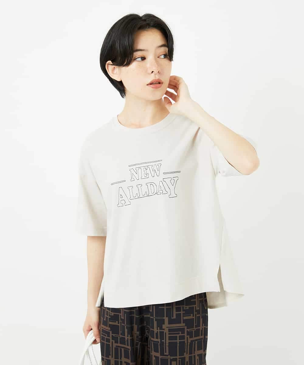 NSKHC90160 Maison de CINQ(メゾン ドゥ サンク) ワイドシルエット刺繡デザインTシャツ ベージュ