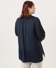 OLBDD01089 eur3(エウルキューブ) 【WEB先行販売】【大きいサイズ/11号サイズあり】タックネックサテンブラウス ネイビー(57)