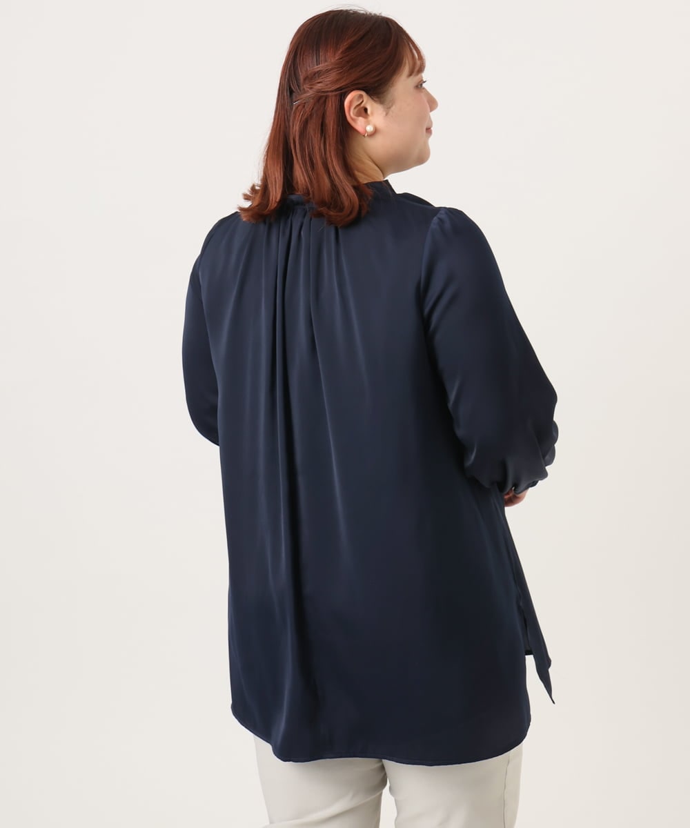 OLBDD01089 eur3(エウルキューブ) 【WEB先行販売】【大きいサイズ/11号サイズあり】タックネックサテンブラウス ネイビー(57)