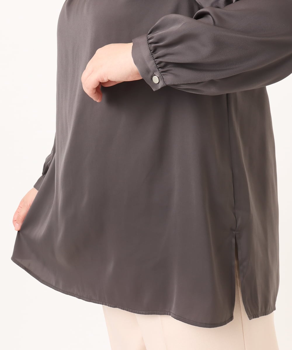 OLBDD01089 eur3(エウルキューブ) 【WEB先行販売】【大きいサイズ/11号サイズあり】タックネックサテンブラウス ダークグレー(93)