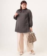 OLBDD01089 eur3(エウルキューブ) 【WEB先行販売】【大きいサイズ/11号サイズあり】タックネックサテンブラウス ダークグレー(93)