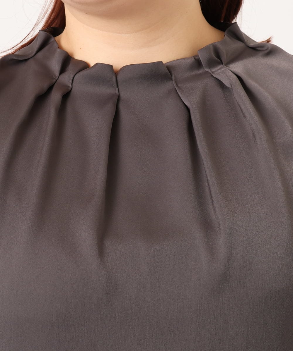 OLBDD01089 eur3(エウルキューブ) 【WEB先行販売】【大きいサイズ/11号サイズあり】タックネックサテンブラウス ダークグレー(93)